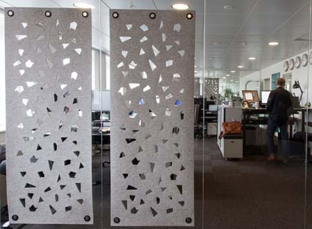 Rumafskærmning i grå filt hos Ticketmaster (3)